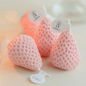 4PCS Bougies aromatiques décoratives à la fraise, cire d'abeille blanche parfumée à la main pour anniversaire mariage vacances nouvel an décoration de la maison - Product Image 1