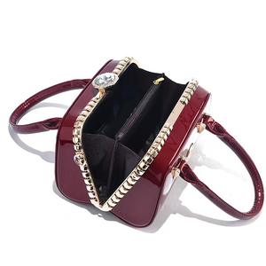 Multifunktion ale rote Leder handtasche für Damen mit Diamant stickerei Einfache Atmosphäre Neue Tasche zum Abendessen Bright Texture Bags - Product Image 2