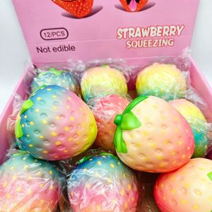 Pelota antiestrés de PU con diseño de fresa para descompresión, juguete de rebote rápido con forma de cara de perro, ideal para aliviar el estrés. - Product Image 2