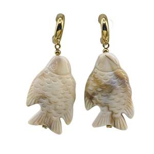 Boucles d'oreilles pendantes tendance en forme de poisson, plaquées or PVD, en acier inoxydable 316L, bijoux durables et résistants - Product Image 1