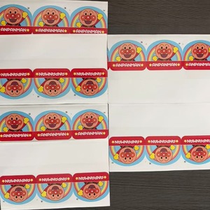 Autocollants personnalisés : autocollants en vinyle colorés sur le thème des bonbons avec codes QR, idéaux pour une utilisation promotionnelle dans les pâtisseries artisanales - Product Image 4