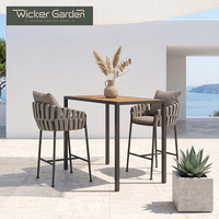 Tabouret de bar minimaliste moderne avec structure en aluminium et assise en corde, chaise de jardin à pieds hauts pour l'extérieur, idéale pour les hôtels