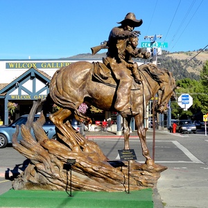 Statua di Cavallo a Grandezza Naturale in Ottone e Bronzo, Scultura Artistica Antica per Giardino, Decorazione da Esterno, Statua di Cowboy - Product Image 1