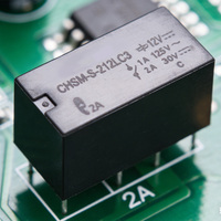 Relais de signal scellé Hover CHSM-D/L/L1 conforme RoHS, capacité de commutation 125 VCA 2 A pour PCB et équipements de communication