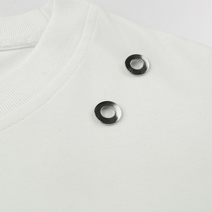 Nouveau T-shirt Homme Style Américain Rétro Faux Deux Pièces Effet Déchiré Manches Courtes Marque Tendance Streetwear Coupe Oversize Design Irrégulier - Product Image 5