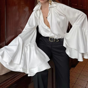 Chemise chic pour femme en mélange de coton blanc, coupe oversize, boutonnée, avec manches évasées superposées spectaculaires - Blouse élégante et tendance - Product Image 3