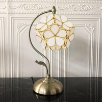 Lampe de table en cuivre postmoderne, lampe de table en verre en forme de fleur pour salon, petite lampe de table rétro pour hôtel, restaurant, chambre à coucher, lampe de lecture