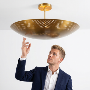 Plafonnier en laiton, lampe à abat-jour en métal perforé, luminaire de plafond moderne en or, éclairage de style mid-century - Product Image 1