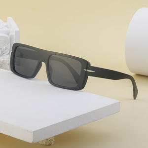 Gafas de sol polarizadas con montura cuadrada ZS-DB7063P para hombre, protección UV400, montura de PC, lentes TAC, color negro, protección solar para exteriores. - Product Image 1