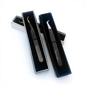 Pince à cils de marque privée, pointe argentée et revêtement noir, emballage en boîte cartonnée blanche/noire/argentée - Product Image 2