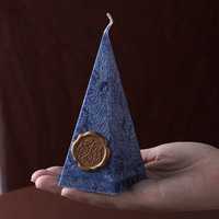 Europäischer Vintage-Stil Mehrseitige Pyramidenförmige Kerze mit Mattierter Textur, Geeignet für Heimdekoration und Als Geschenk