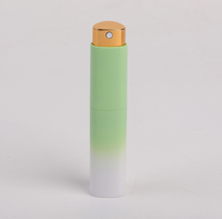 Atomiseur de parfum triangulaire de 10 ml avec logo personnalisé, couleur macaron, flacon en verre rechargeable, mini vaporisateur portable, vente en gros