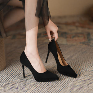 Escarpins élégants pour femmes de style coréen en daim à bout pointu, talons hauts de 10 cm, design à carreaux tendance, escarpins tendance pour les soirées - Product Image 4