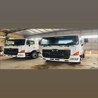 Camion d'occasion 99% neuf à vendre, camion à benne basculante Hino 700 d'origine avec prix réduit et bonne qualité à vendre