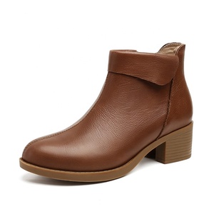 Bottines Chelsea en cuir de vache véritable pour femmes, doublées de polaire, avec fermeture éclair, semelle souple et confortable, talon épais, automne/hiver, pour femmes d'âge moyen - Product Image 1