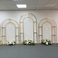 Arche Métallique Dorée Décorative – Support Élégant pour Scène de Mariage, Idéal pour Drapage Floral et Décoration de Cérémonie