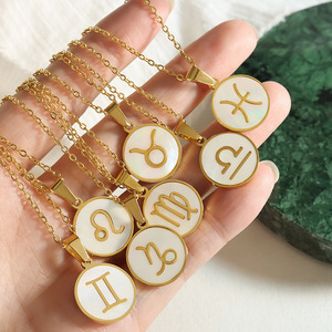Ciondolo Vintage Francese Placcato Oro 18K con Segno Zodiacale in Acciaio Inossidabile per Donna - Product Image 2