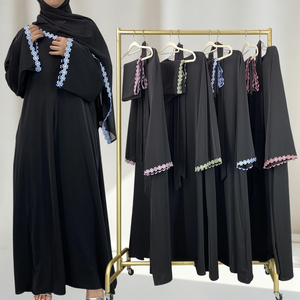Nueva Abaya Cerrada con Cremallera Frontal para Mujer Musulmana, Vestido Maxi con Adornos de Encaje Floral en los Puños y Hiyab a Juego (66590) - Product Image 1