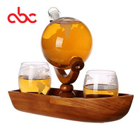 Vente en gros de verre rotatif en forme de voilier barboteur de vin bouteille artisanale pot de fermentation de forme spéciale instrument de terre diviseur de liqueur