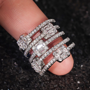 Bague carrée à demi-bande superposée, bijou fantaisie étincelant pour femme - Product Image 2