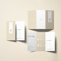 Échantillon de brochure produit pliée en trois avec logo personnalisé imprimé, papier couché/artistique, impression offset, pelliculage.