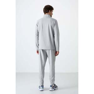 Conjunto Deportivo para Hombre Carlos Grey, Corte Estándar, Gris, Transpirable, Ropa Casual - Product Image 1
