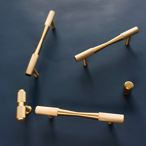 简约轻质奢华滚花黄铜拉手衣柜橱柜鞋柜门把手 - Product Image 1