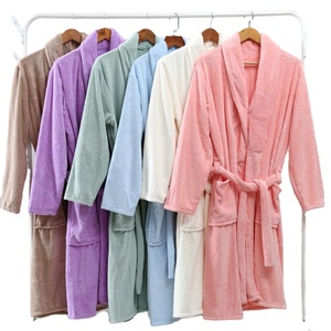 Vente en gros de robe de bain de couple en molleton de corail en microfibre, peignoir pour dames et peignoir d'hôtel blanc - Product Image 4