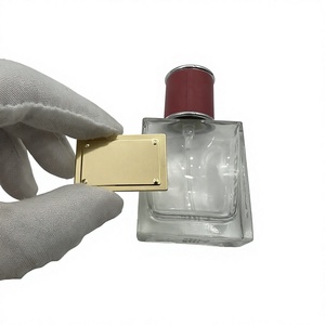 Ventes Flash : Étiquettes de <span class=keywords><strong>Parfum</strong></span> Personnalisées en Métal Aluminium de Luxe, Marque Privée avec Logo Gravé en Relief et Plaque Nominative Imprimée - Product Image 4