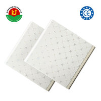 Panneaux de plafond suspendu décoratifs en PVC ignifuges fabriqués en Chine pour les hôtels commerciaux en République dominicaine