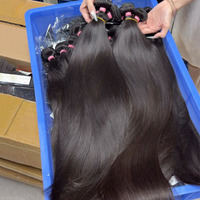 Vente en gros de tissages de cheveux indiens bruts lisses, de trames de cheveux humains péruviens 100% naturels, et de lots de cheveux humains brésiliens super longs de type Mink