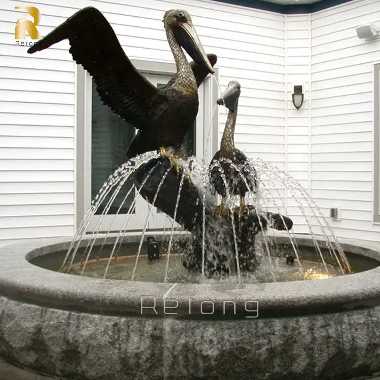 De pé On Branch Escultura Dois pelicanos em repouso Bronze Estátua Fonte