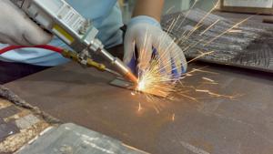 ใหม่2000W เครื่องเชื่อมเลเซอร์แบบมือถือพกพา220V ระบายความร้อนด้วยน้ำใช้งานได้หลากหลายชิ้นส่วนโลหะ - Product Image 6