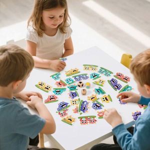Jeu de table pour enfants : Lancer les dés et coursez pour trouver des monstres assortis en fonction des motifs de couleurs, de formes et de chiffres - Product Image 1