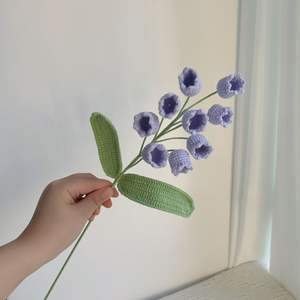 Ramo de Flores de Lirio de los Valles Hecho a Mano con Ganchillo, Arreglo Floral a Juego - Product Image 3