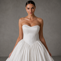 Robe de mariée coupe A-line, bustier, col bateau, dos nu, en dentelle et satin, avec traîne chapelle, grande taille, personnalisable, longueur ras du sol, esthétique