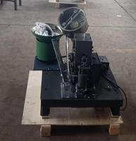 Machine à riveter à œillets pour bâche en tissu maillé entièrement automatique