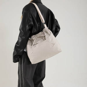 Sac à bandoulière élégant pour femmes Sangle réglable en nylon Sac seau à cordon Sac messager simple Multi-poches pour les voyages en plein air - Product Image 3