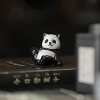Ornement de théière en céramique peinte à la main en forme de panda pour la décoration d'étagère ou de bureau