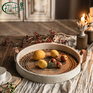 Plateau rond en bois massif The Seventh Day Bohemian avec poignée, fait main, décoratif, pour le rangement domestique et Thanksgiving - Product Image 1