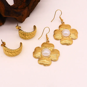 ต่างหูเม็ดเดี่ยวสไตล์เรโทรหรูหราแบบลำลอง1คู่ทำจากสแตนเลส304ชุบทอง18K ต่างหูแฟชั่น - Product Image 2