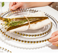 Vente en gros d'assiettes à salade à bordure dorée de 13 pouces avec pointe de perle de verre assiettes à salade à bordure dorée pour la cuisine occidentale