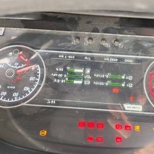 Grue sur camion d'occasion Zoomlion ZTC500A 50 tonnes 2022 avec moteur, boîte de vitesses, pompe et flèche télescopique sur roues - Product Image 6