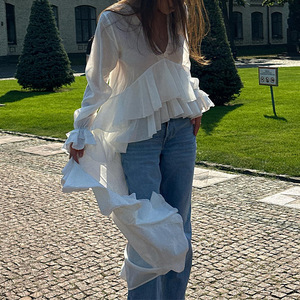 2025 Ruffle elegante camisa <span class=keywords><strong>blanca</strong></span> de manga larga acampanada para mujer Sheer Flowy Swing cuello en V asimétrico verano playa Maxi Top - Product Image 3