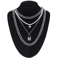 Ensemble de colliers superposés tendance en alliage de zinc doré et or blanc avec pendentif cœur et chaîne multi-brins – Bijoux fantaisie pour femme