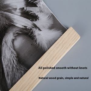 Vente en gros de tiges suspendues en bois massif avec gravure sculptée pour affiches murales décoratives calendriers peintures - Product Image 3