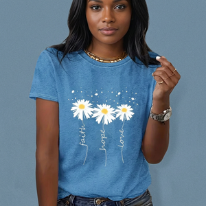 T-shirt décontracté d'été à manches courtes pour femme, col Henley bleu, 100 % coton écologique, imprimé floral marguerite, texte Faith Hope Love - Product Image 1