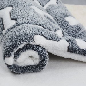 Cama de lujo para perros y gatos, manta cálida de franela de invierno para mascotas con patrón de puntos, fácil limpieza, cómodo forro polar para gatos y perros - Product Image 5