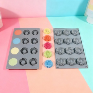 UNIMOUCH Moule à gâteau en silicone à 12 compartiments en spirale - Écologique, antiadhésif, forme décorative DIY, compatible lave-vaisselle - Product Image 3