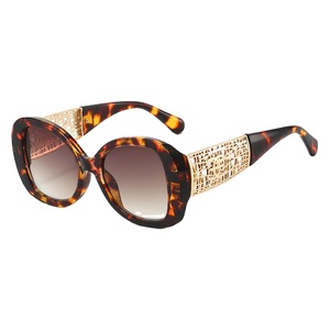 Gafas de Sol Retro Modernas con Protección UV400, Diseño Exclusivo de Marca Reconocida, Personalizadas para Hombre y Mujer - Product Image 3